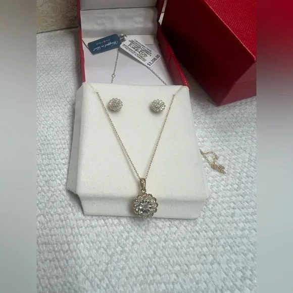 MACY’S 2-PC 1CT DIAMOND SET CLUSTER PENDANT NECKLACE & STUDS - Picture 13 of 17